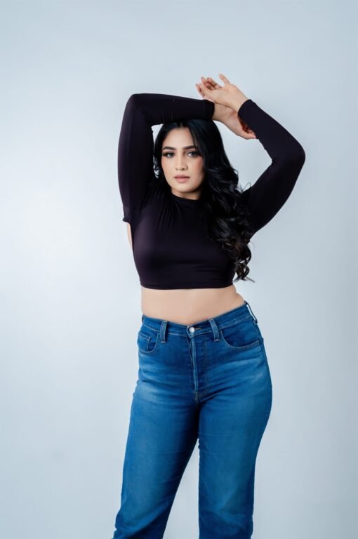 LONG SLEEVE BACKLESS CROP TOP - Image 2